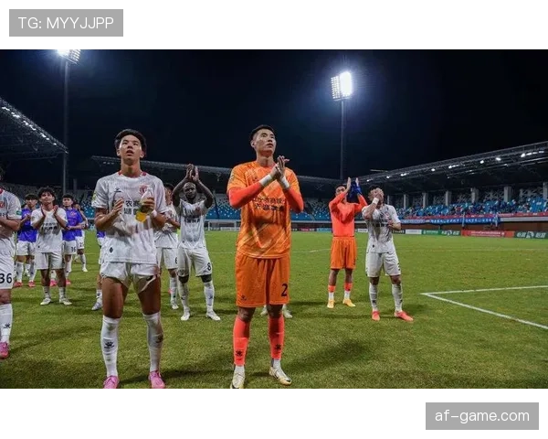 权昶勋在金泉比赛中的表现稳健,备受球迷关注与追捧 权昶勋在金泉比赛中的表现稳健,备受球迷关注与追捧