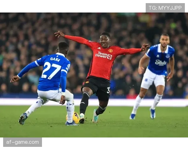 曼联本赛季战绩回暖，争四希望持续增强引发关注