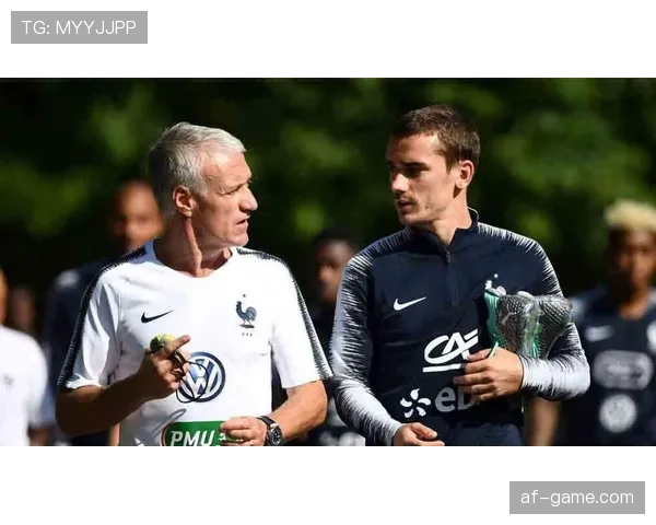 格列兹曼展现下一代教练潜质,赛场视野与战术理解备受关注 格列兹曼展现下一代教练潜质,赛场视野与战术理解备受关注