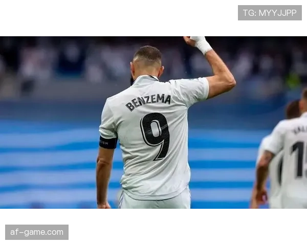 本泽马 vs 伊布:谁是艺术型中锋的巅峰代表 本泽马 vs 伊布:谁是艺术型中锋的巅峰代表