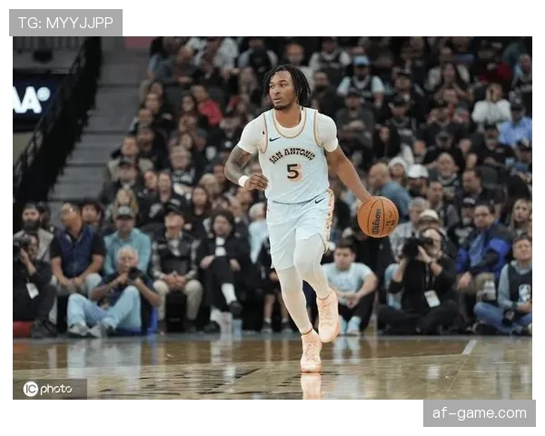 斯蒂芬·卡斯尔突破制造防守错位 提升球队关键得分效率